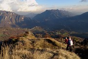 43 Dalla cresta di vetta del Corno Zuccone vista sulla Val Taleggio